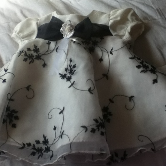 Cute infant black n white dress