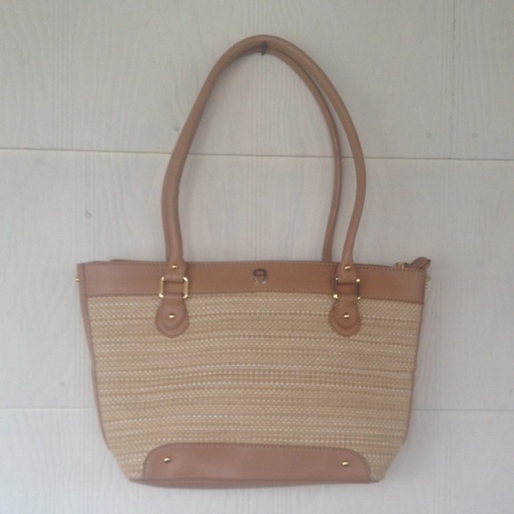 Beige tweet with brown