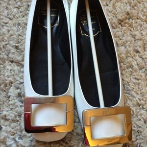 Brand new Roger Vivier flats