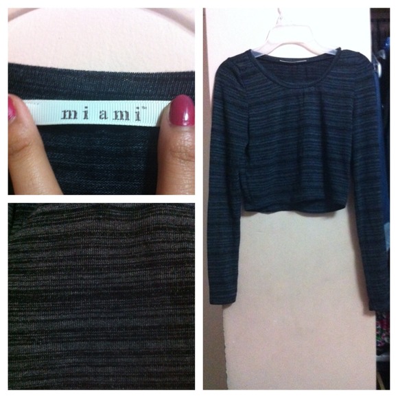 Black/Gray Long Sleeve Crop Top - Picture 1 of 1