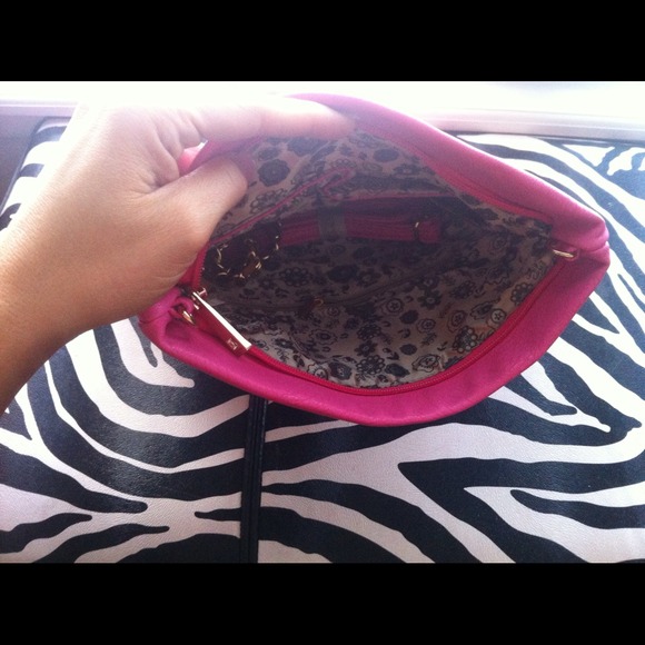 Pink clutch - Picture 3 of 4