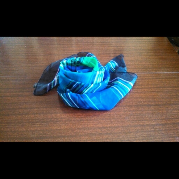 Striped scarf - Picture 2 of 2