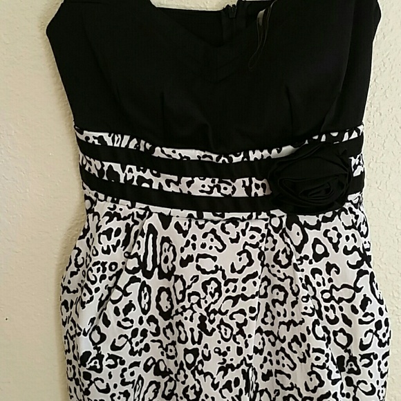 Cute dress - Picture 2 of 3