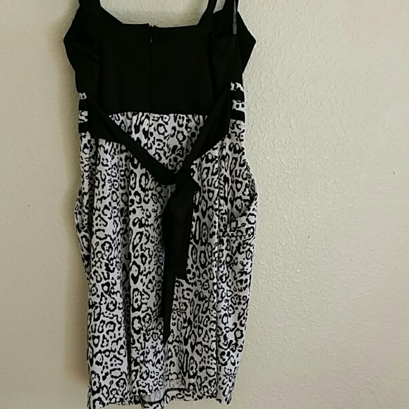 Cute dress - Picture 3 of 3