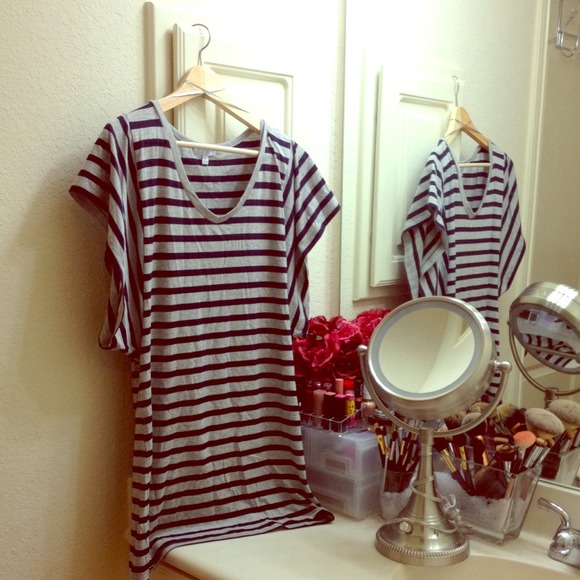 SOLD IN BUNDLE Cotton On in striped navy blue