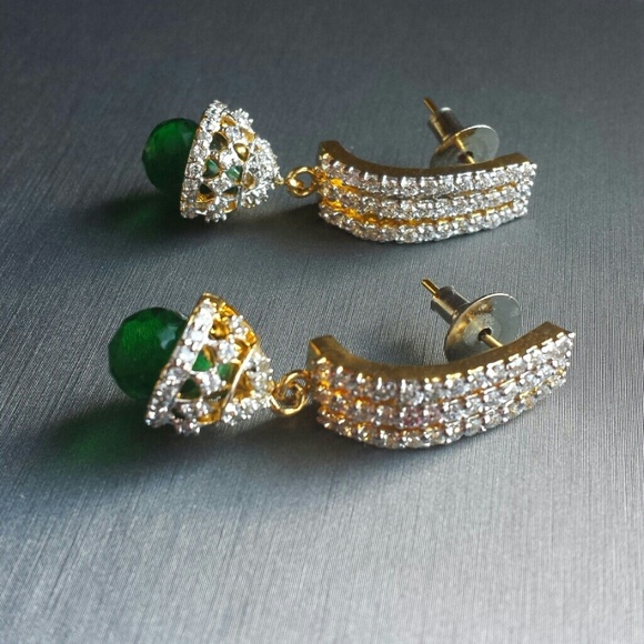 Cubic zirconia & gorgeous green crystal earrings - Picture 3 of 4