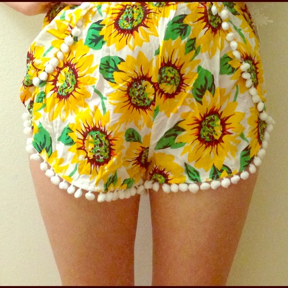 LF Pants - LF stores Sunflower pom pom shorts