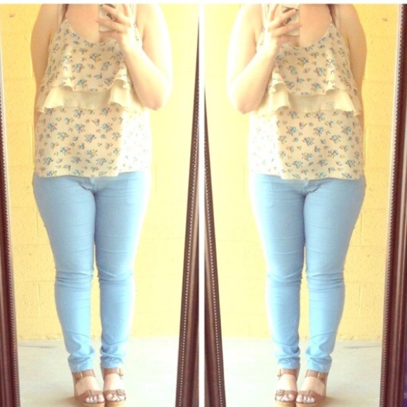 โ๏ธSOLDโ๏ธ๐ PM EDITOR PICK! LAST Floral Ruffle Tank - Picture 3 of 4