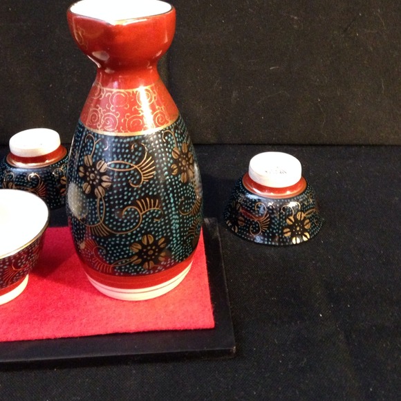Sake set with black stand - Picture 2 of 4