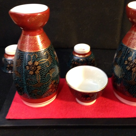 Sake set with black stand - Picture 3 of 4