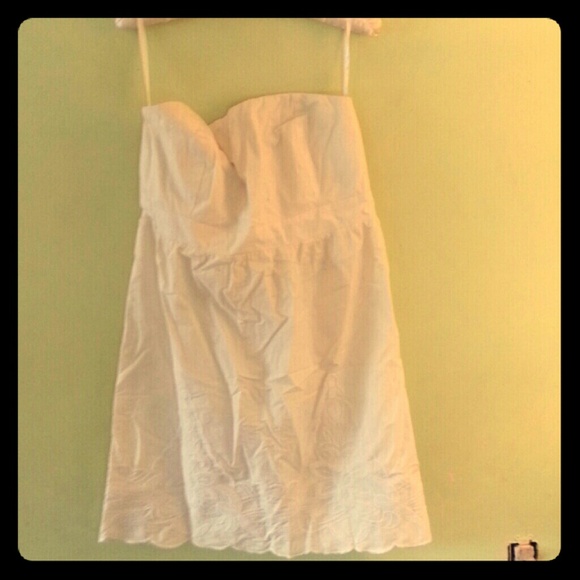 Straples, white dress