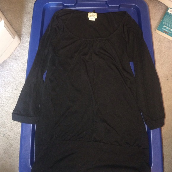 Black quarter sleeve top