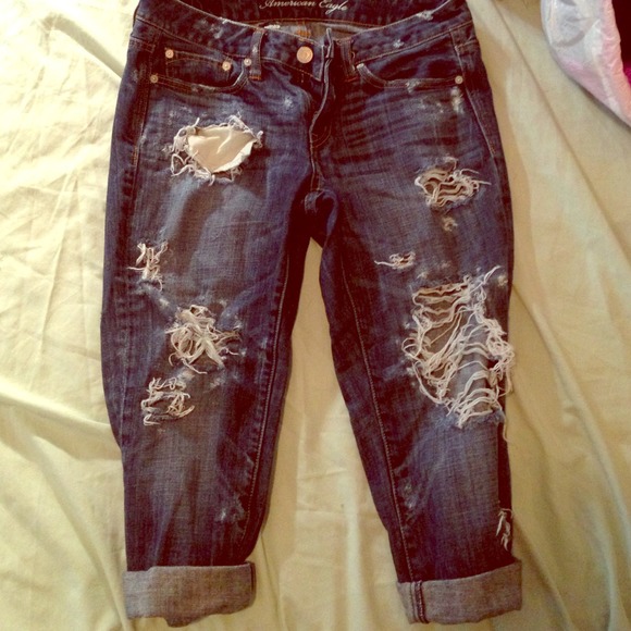 American Eagle Distressed Boyfriend Jeans !