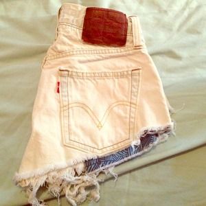 Levi High Waisted Shorts !
