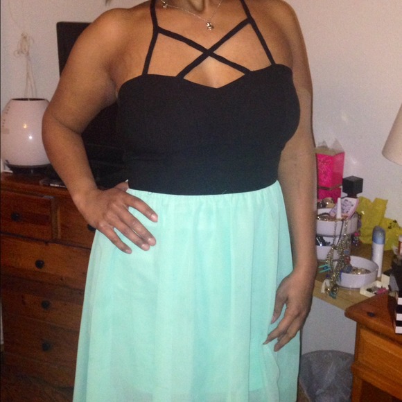 🚫SOLD🚫👗Beautiful Dress🎉 - Picture 2 of 3