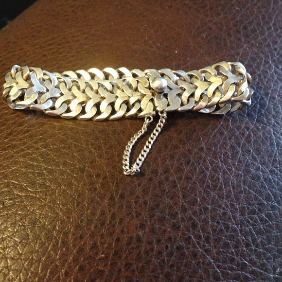 Here we have a all Sterling Silver Bracelet 🌟