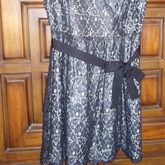 ⚡️REDUCED ⚡️Black Lace Elle Dress - Picture 2 of 3