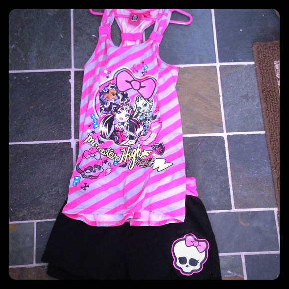 Monster High tank and shorts - Picture 1 of 4