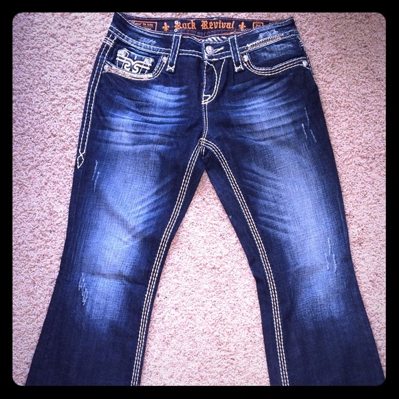 Rock Revival relaxed fit jeans!😍