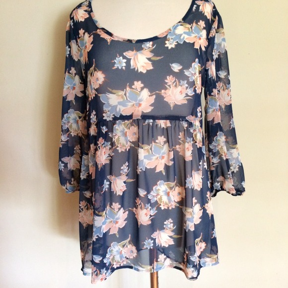 Brand new beautiful floral top!