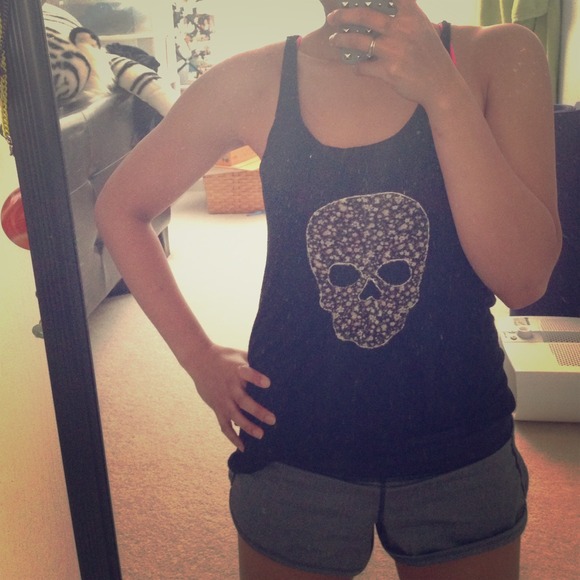 Brandy Melville Skull Tank - Picture 1 of 4