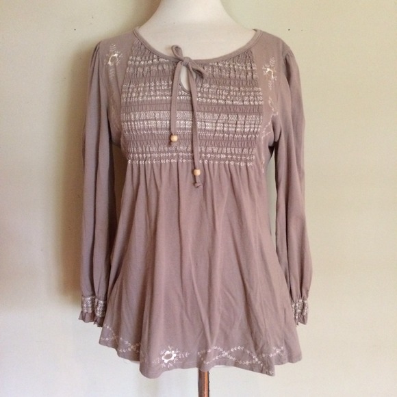Beige top with white pattern!