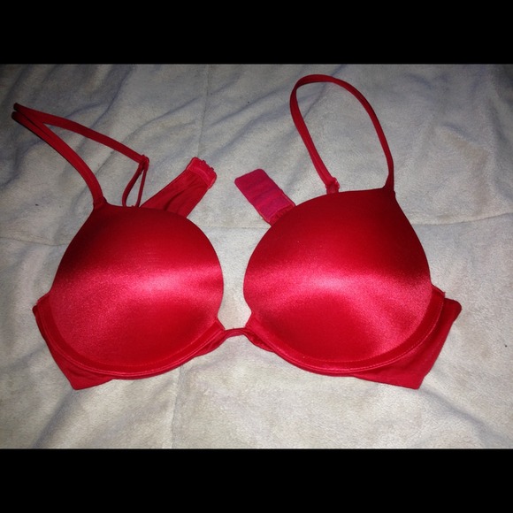 All 4 34b bras , almost new victoria secret