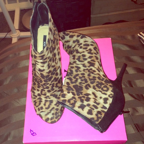 Leopard shoes!