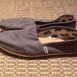 Toms Shoes