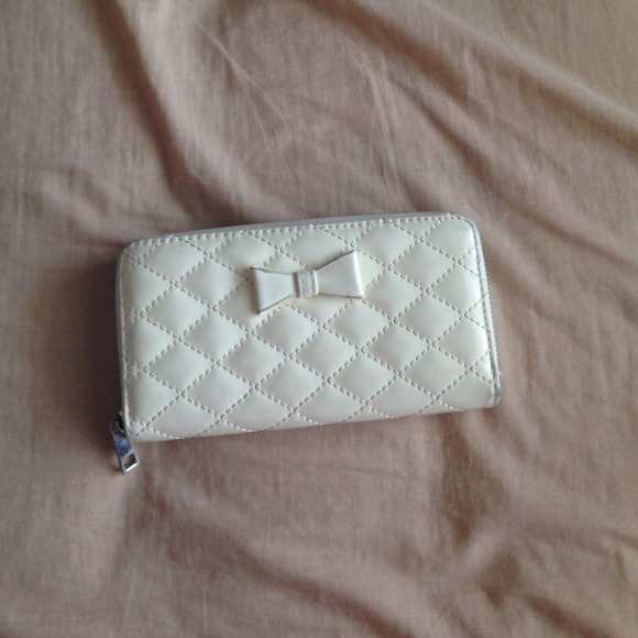 Cream wallet