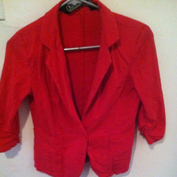 Cute red blazer❤️!