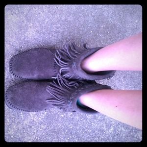CUTE GRAY BOOTIES