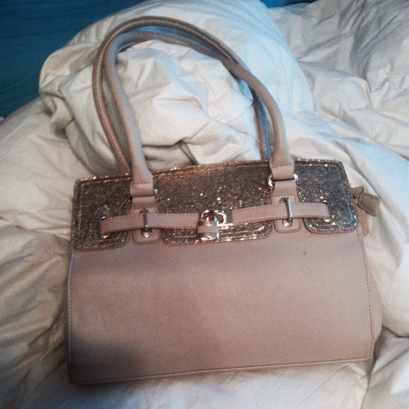 Apt 9 purse