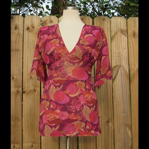 Sexy and sweet top by Sweet Pea! - Picture 1 of 4