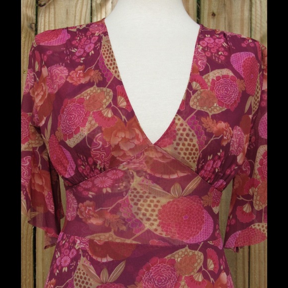 Sexy and sweet top by Sweet Pea! - Picture 2 of 4