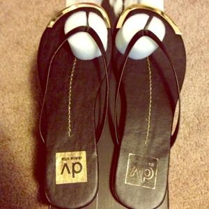 PENDING **Dolce vita flip flops