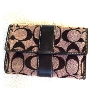 Coach wallet-authentic