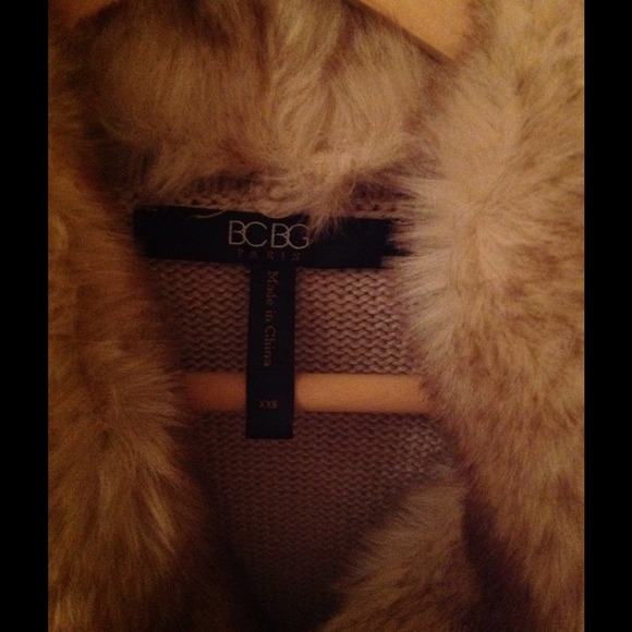 BCBG Vest with removable fur collar - Picture 2 of 2