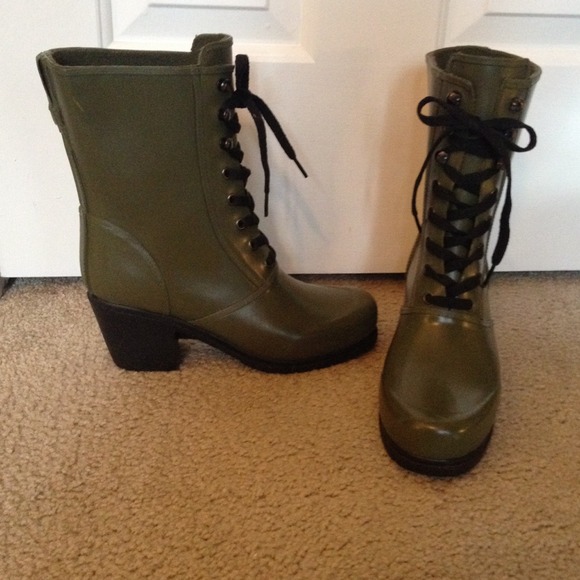 Waterproof healed boots