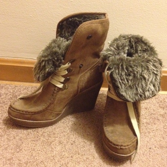 Wedge booties with fur