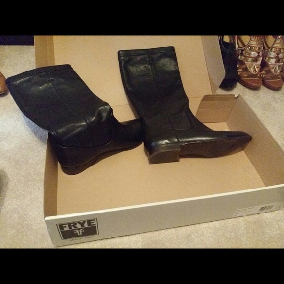 BRAND NEW Frye boots!!