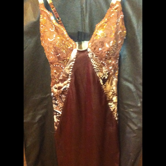 unique dress by shai & co. sexy and elegant! 💃