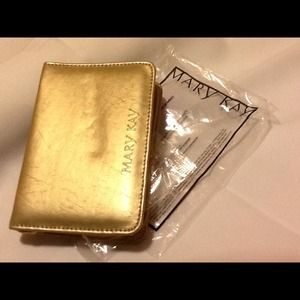 Makeup holder