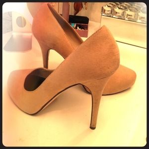🚩REDUCED - Nude suede pumps