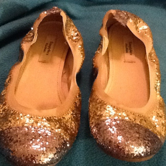 Vera Wang Simply Vera glitter flats