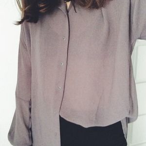 SOLD 🚫 Gray button Down top
