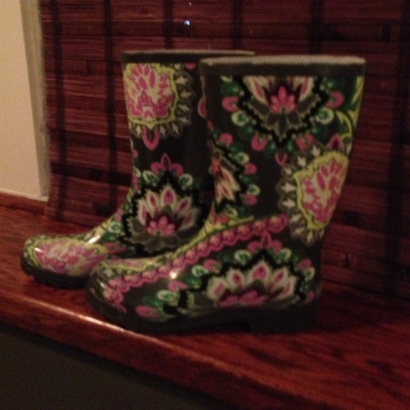 Rain boots size 10 never worn!