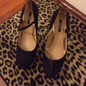 Gorgeous  black pumps! I only wore them once!