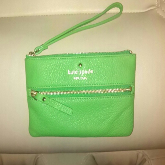 SOLD!!!!NWOT Kate Spade Cobble HillBee Wristlet