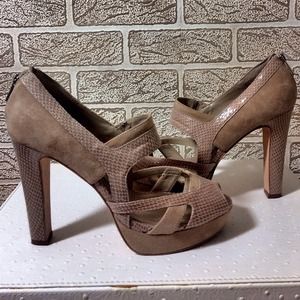 Beige Cut-out Zip-back Platform Pump